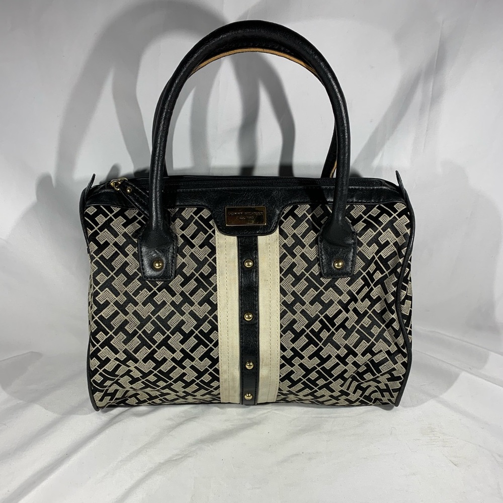 ⚡️CUTE BLACK&GRAY TOMMY HILFIGER MONOGRAMMED BAG⚡️